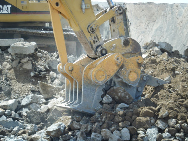 Pulveriser & Pin On Ripper Shank On Komatsu PC600 Excavator Liebherr Hitachi Cat